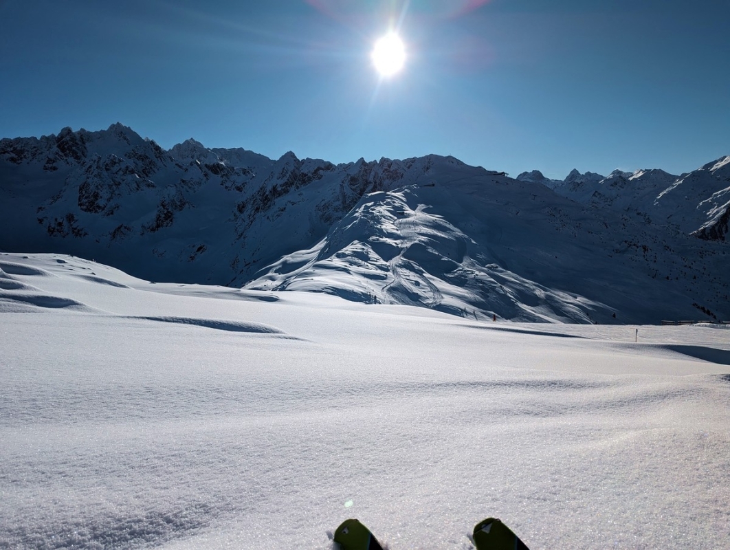 Sechszeiger Skitour 04: Blick von der Sechszeiger Bergstation Richtung Hochzeiger. Sechszeiger Skitour 04: Blick von der Sechszeiger Bergstation Richtung Hochzeiger.