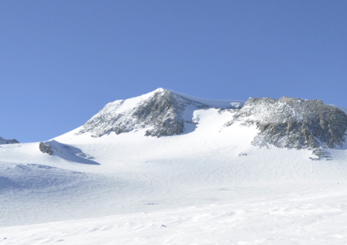 Mount Vinson, Foto: Christian Stangl, Lizenz: Creative Commons Attribution-Share Alike 2.0 Generic license. Mount Vinson, Foto: Christian Stangl, Lizenz: Creative Commons Attribution-Share Alike 2.0 Generic license.