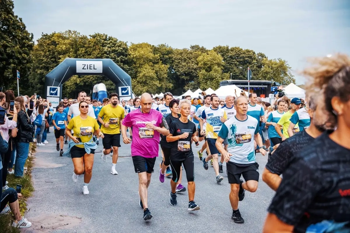 Start zum Firmenlauf Remscheid 2024 (Foto: © Veranstalter) Start zum Firmenlauf Remscheid 2024 (Foto: © Veranstalter)