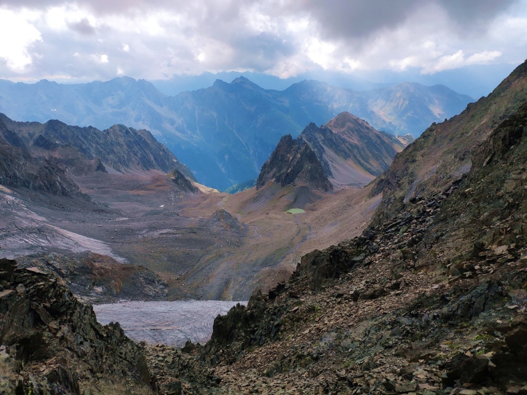 Kaunergrat-Runde 44: Der Übergang über das Madatschjoch ist mit einigen Leitern und seilversicherten Abschnitten durchaus anspruchsvoll. Kaunergrat-Runde 44: Der Übergang über das Madatschjoch ist mit einigen Leitern und seilversicherten Abschnitten durchaus anspruchsvoll.