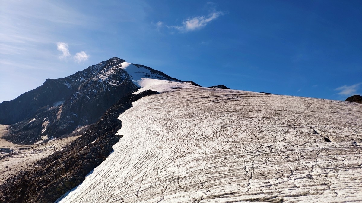 Similaun Hochtour 17: Blick vom Marzellkamm-Ende auf den Niederjochferner und Similaun. Similaun Hochtour 17: Blick vom Marzellkamm-Ende auf den Niederjochferner und Similaun.