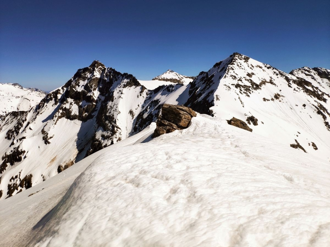 Hoher Sonnblick-Hocharn 63: Blick zurück auf die lange Gratroute mit Goldzechkopf und Hoher Sonnblick Hoher Sonnblick-Hocharn 63: Blick zurück auf die lange Gratroute mit Goldzechkopf und Hoher Sonnblick