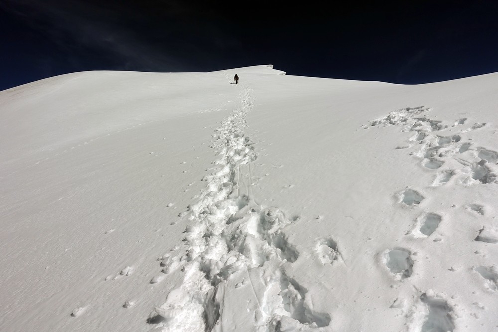 Mönch-Überschreitung-14: Dem Gipfel nah Mönch-Überschreitung-14: Dem Gipfel nah