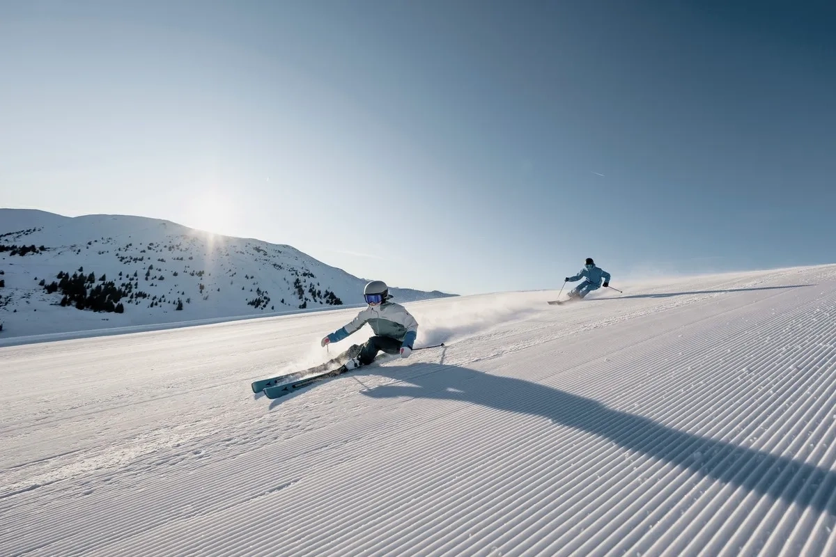Skifahren im Skigebiet Hochkönig (Foto: © Miriam Lottees) Skifahren im Skigebiet Hochkönig (Foto: © Miriam Lottees)