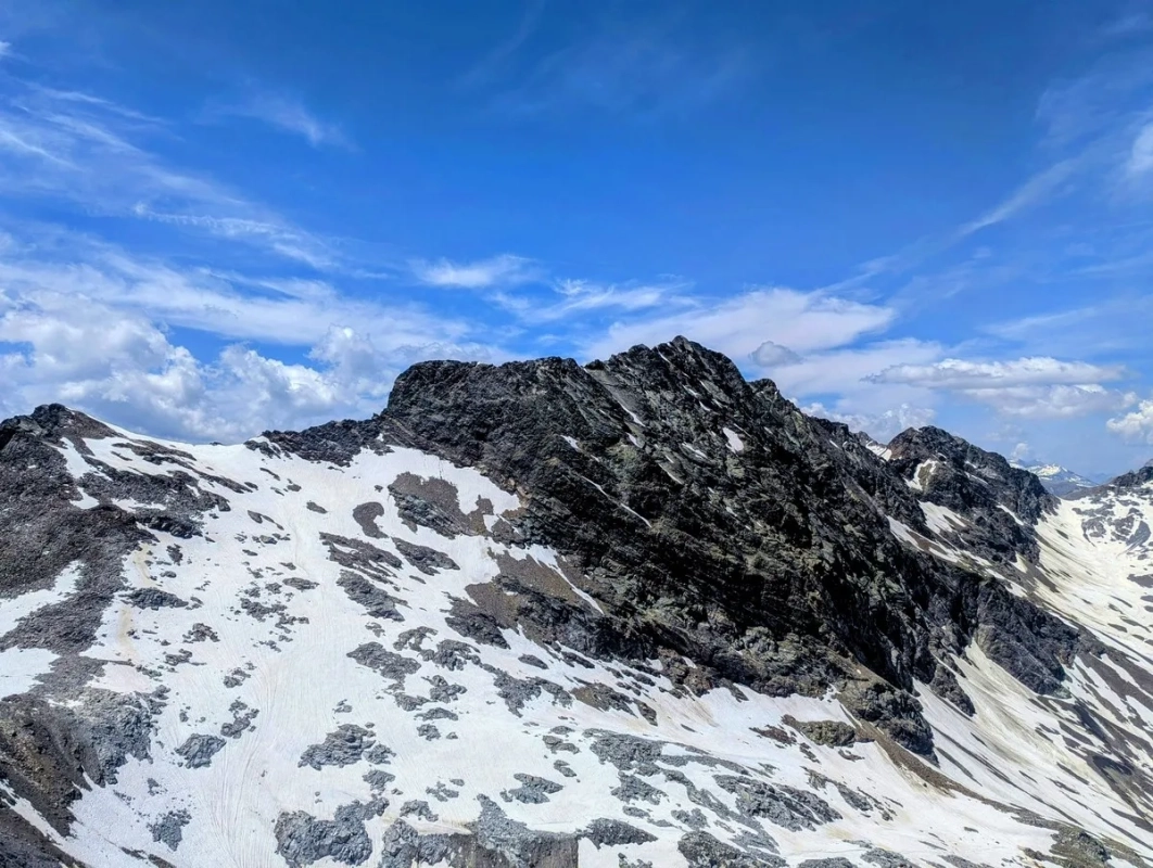 Lenkstein im Juni 2025: Fotografiert vom Rosshorn Lenkstein im Juni 2025: Fotografiert vom Rosshorn