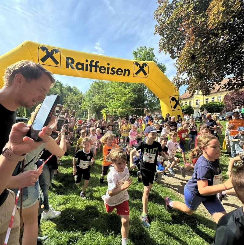 Straßengler Kinder- & Jugendlauf (Foto: © Veranstalter) Straßengler Kinder- & Jugendlauf (Foto: © Veranstalter)