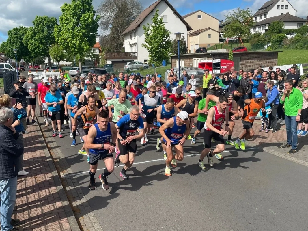 Start zum Efzewiesenlauf Homberg 2024 Start zum Efzewiesenlauf Homberg 2024