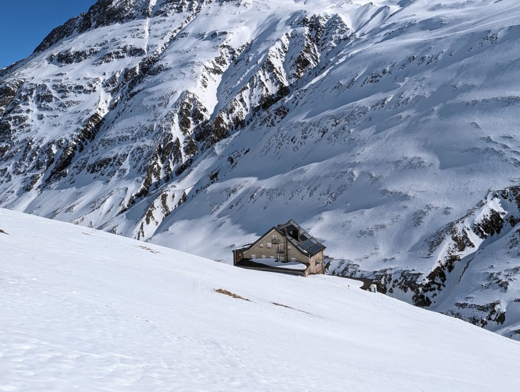 Hochjoch-Hospiz im Winter 2024 Hochjoch-Hospiz im Winter 2024