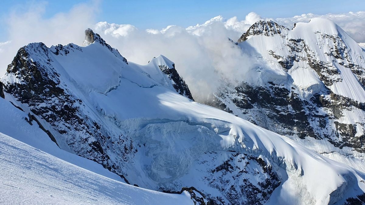 link der Piz Scerscen vom Binacograt fotografiert link der Piz Scerscen vom Binacograt fotografiert
