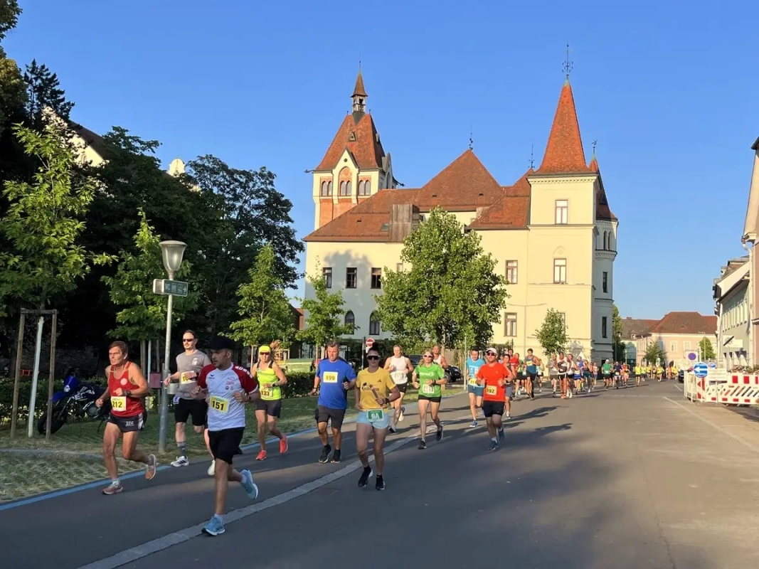 Sonnwendlauf Feldbach 2025 (Foto: © Veranstalter) Sonnwendlauf Feldbach 2025 (Foto: © Veranstalter)