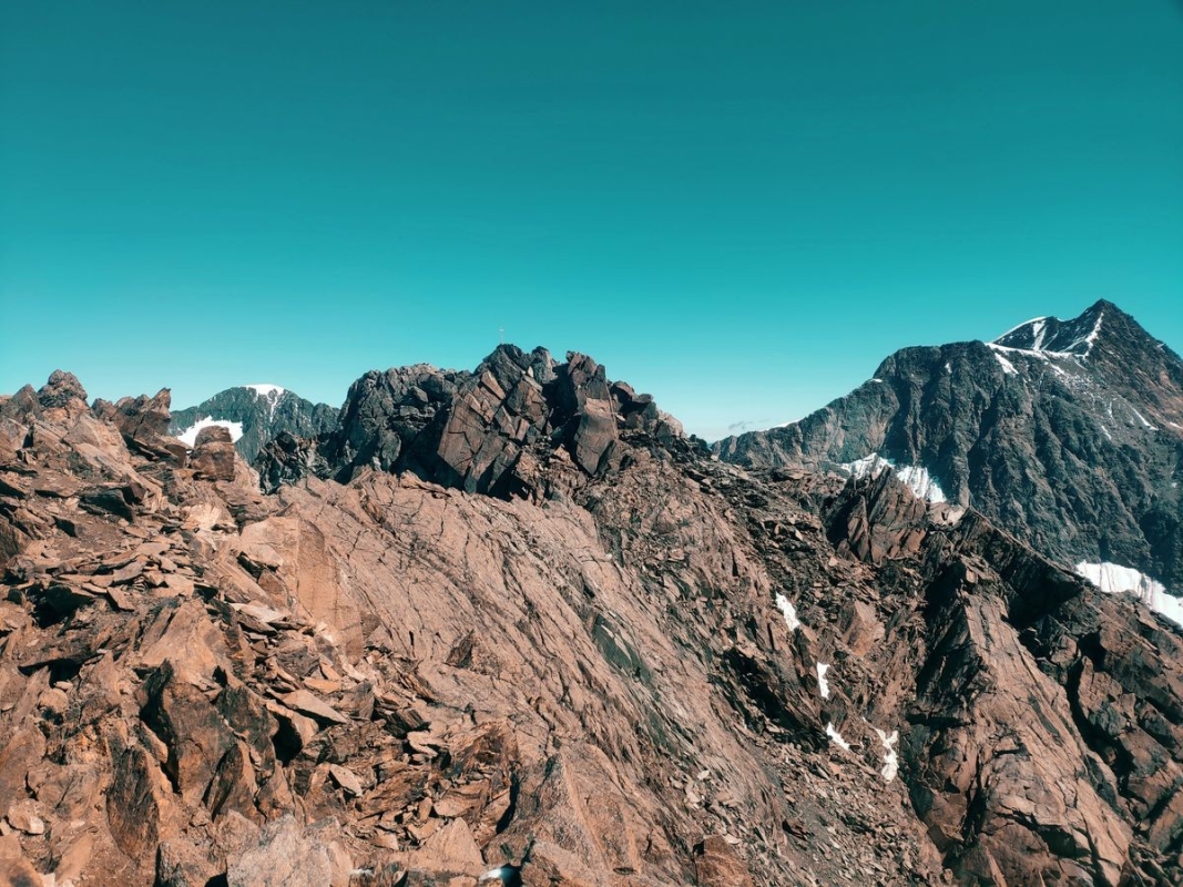 Vorderer Brochkogel 21: Das Gipfelkreuz (steht aber nicht am Gipfel) in Sicht Vorderer Brochkogel 21: Das Gipfelkreuz (steht aber nicht am Gipfel) in Sicht