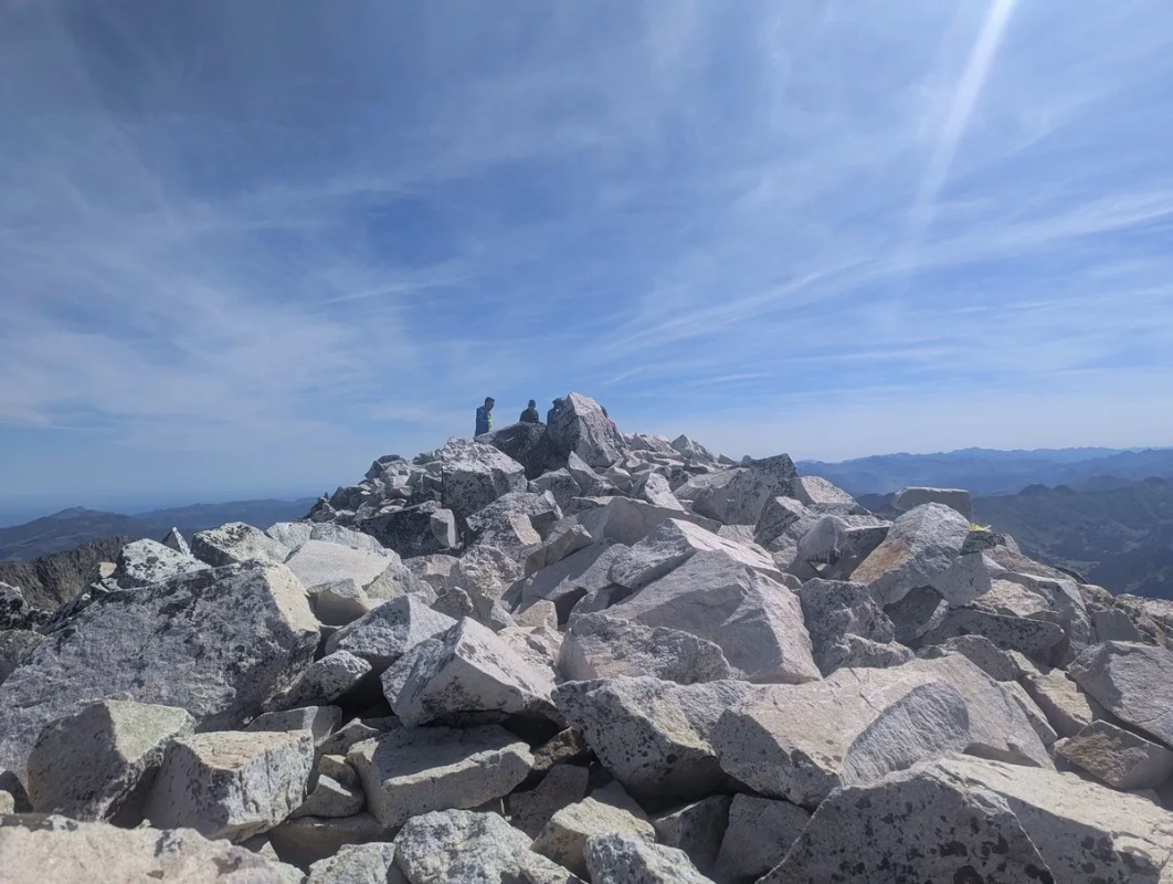 Pico Perdiguero Gipfel im Sommer 2025 Pico Perdiguero Gipfel im Sommer 2025