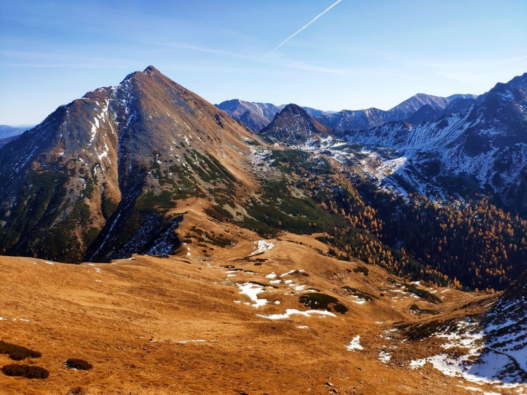 Großer Grießstein Rundtour 33: Nach dem Sonntagskogel geht es bergab zum Triebener Törl. Der Große und der Kleine Grießstein sind bereits in Sichtweite. Großer Grießstein Rundtour 33: Nach dem Sonntagskogel geht es bergab zum Triebener Törl. Der Große und der Kleine Grießstein sind bereits in Sichtweite.