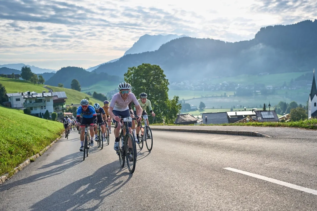 Kufsteinerland Radmarathon: Trotz dem extremen Anstieg bleibt auch noch Zeit für ein Lächeln in die Kamera. (© Kufsteinerland / Martin Bihounek) Kufsteinerland Radmarathon: Trotz dem extremen Anstieg bleibt auch noch Zeit für ein Lächeln in die Kamera. (© Kufsteinerland / Martin Bihounek)