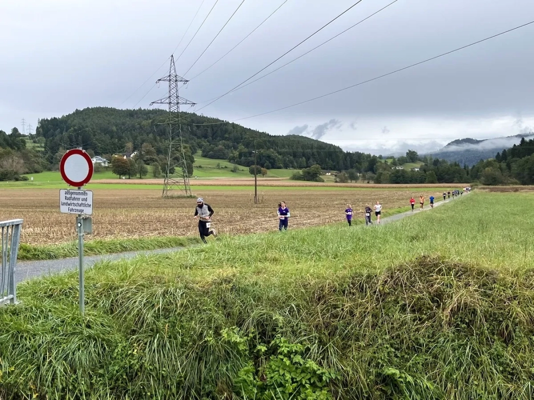 Justizlauf rund um den Hafnersee 2024 (Foto: © Veranstalter) Justizlauf rund um den Hafnersee 2024 (Foto: © Veranstalter)