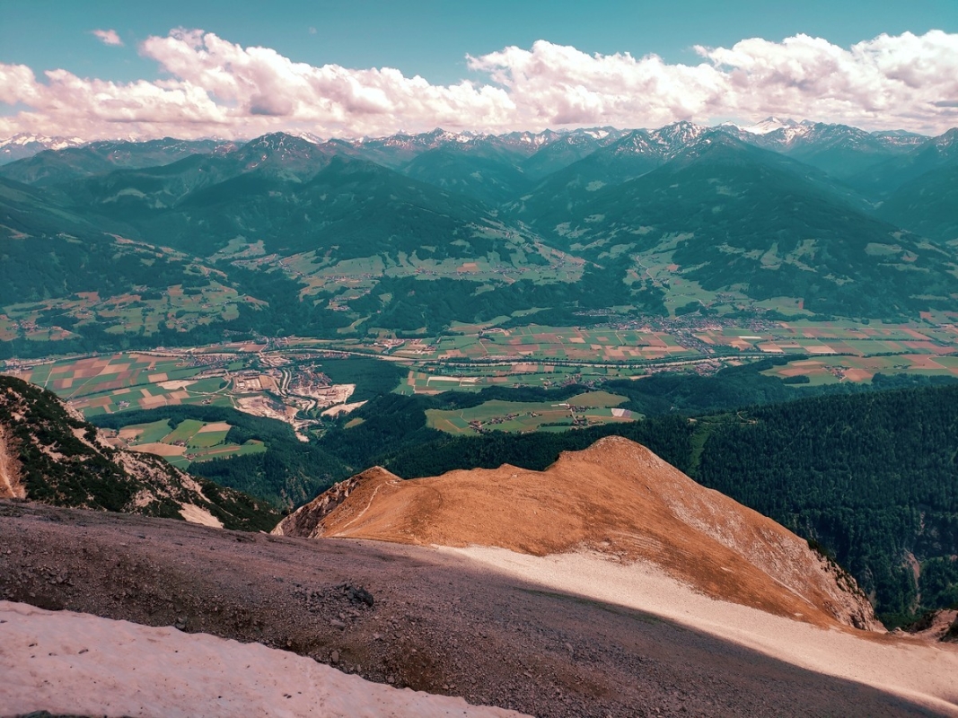 Blick vom Hochnissl auf den Niedernissl Blick vom Hochnissl auf den Niedernissl