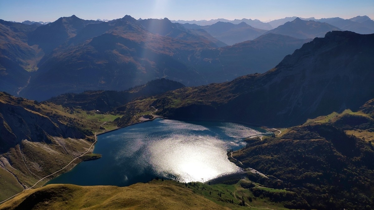 Spuller Schafberg 12: Blick vom Gipfelkamm auf den Spulersee. Spuller Schafberg 12: Blick vom Gipfelkamm auf den Spulersee.