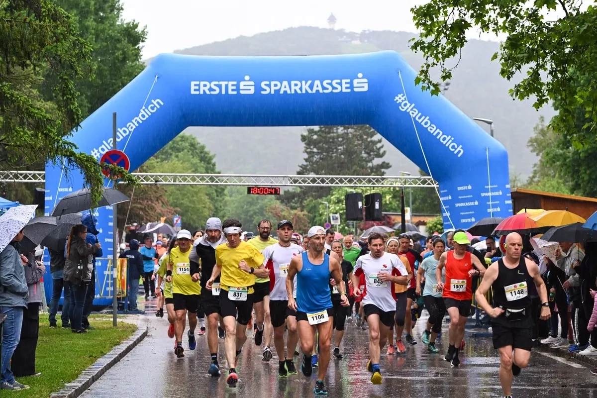 Start zum Triestingtaler Sunset Run 2024. Foto: © Gregor Nesvadba Start zum Triestingtaler Sunset Run 2024. Foto: © Gregor Nesvadba