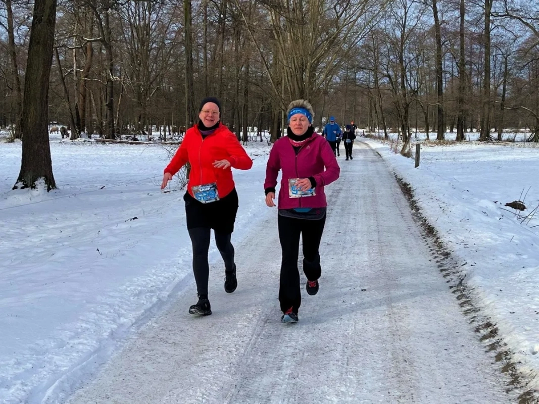 Ganz schön glatt beim Frostwiesen-Lauf 2025: (Foto: © Lausitzer-Sportevents) Ganz schön glatt beim Frostwiesen-Lauf 2025: (Foto: © Lausitzer-Sportevents)