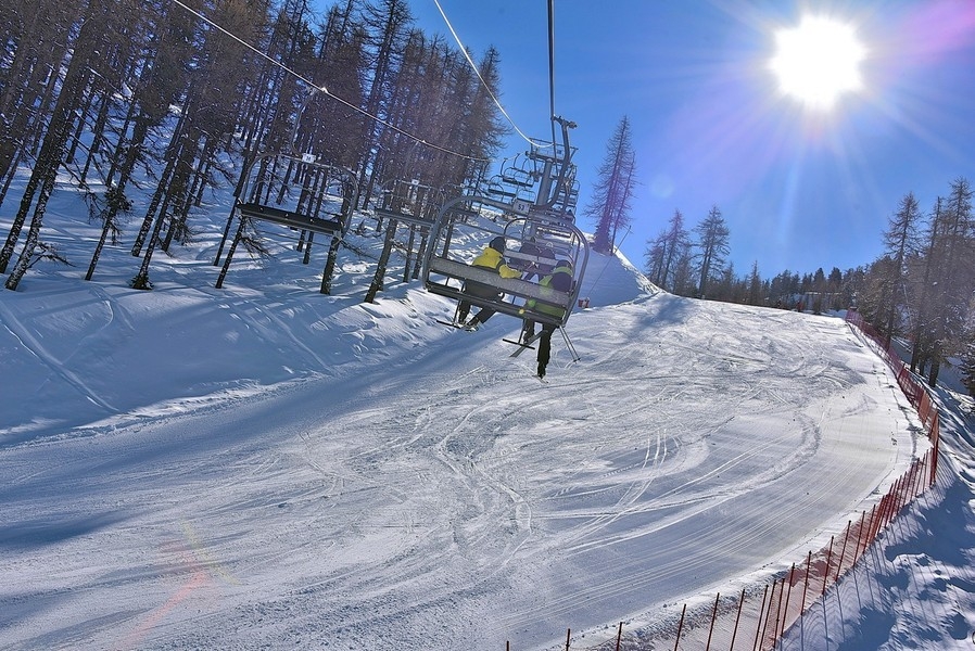 Skiing (C) Via Lattea Skiing (C) Via Lattea