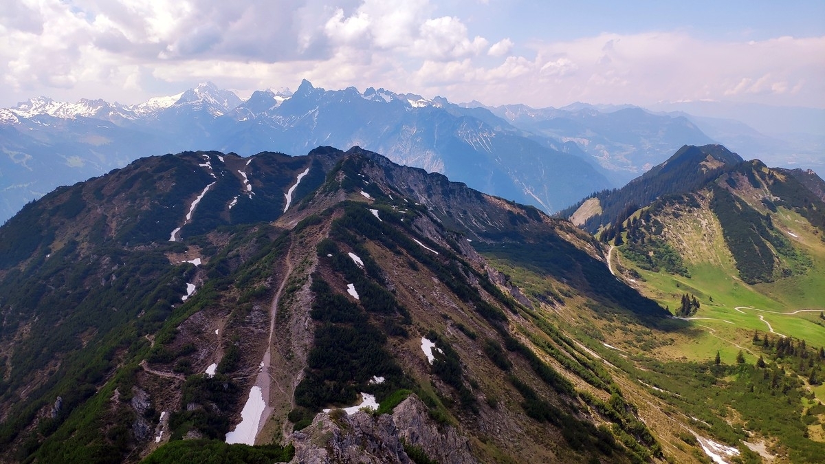 Wanderung Itonskopf 10: Blick vom Itonskopf Richtung Wannaköpfle Wanderung Itonskopf 10: Blick vom Itonskopf Richtung Wannaköpfle
