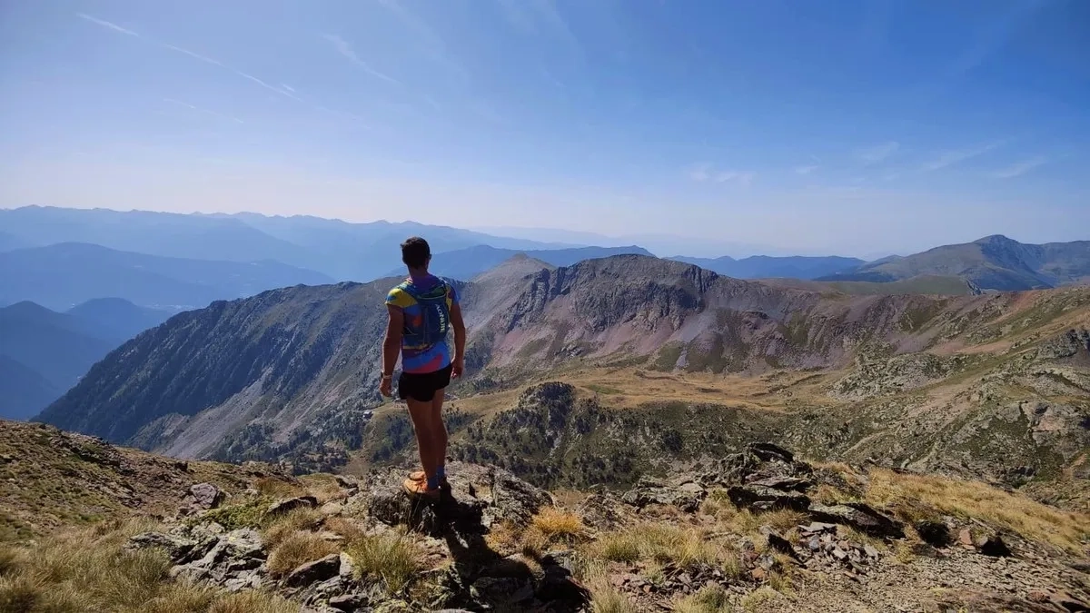Comapedrosa Besteigung 17: Ausblick am Beginn des Gipfelkamms. Comapedrosa Besteigung 17: Ausblick am Beginn des Gipfelkamms.