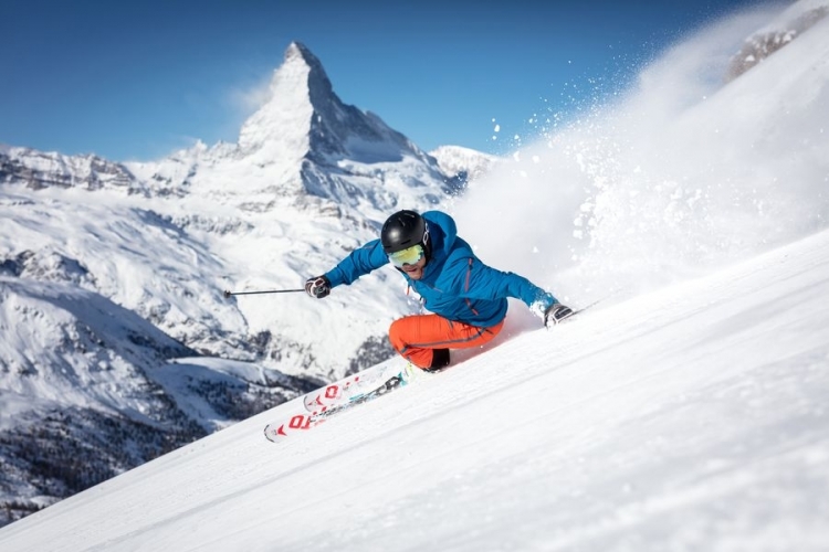 Skifahrer vor Matterhorn © Pascal Gertschen