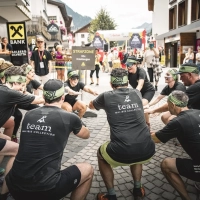 Arlberger Wadlbeisser: Gemeinsam erfolgreich durchkämpfen bis ins Ziel - das stärkt den Teamgeist und den Zusammenhalt.