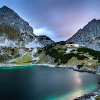 Die Coburger Hütte  im Wettersteingebirge und der Mieminger Kette