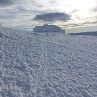 Die Fischerhütte am Schneeberg im Winter