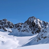 Skitour Schuchtkogel 11: Blick Richtung Skigebiet Sölden mit Mutkogel und Tiefenbachkogel.