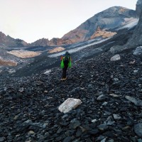 Tödi 19: Der Weg zum Gletscher ist lang. Mit rund 6-7 Stunden Gehzeit muss man von der Hütte bis zum Gipfel rechnen, abhängig von der Begehbarkeit des Gletschers.