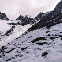 Gottvaterspitze 12. Zentral ist das Eiserne Törle gut zu siehen. Links die Gottvaterspitze, rechts der Große Valkastiel.