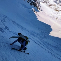 Scheiberkogel Skitour 22: Nun der technisch anspruchsvolle Abschnitt. Aufstieg zum Steig (Ski sollten hier schon etwas weiter unten deponiert werden).