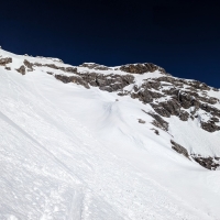 Skitour Tagweidkopf 10: Im obersten Abschnitt der Rinne ist das Östliche Kreuzjoch gut zu sehen.