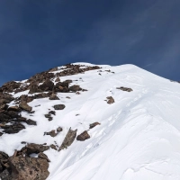 Skitour Schuchtkogel 26: Die letzten Meter zu Fuß zum Gipfel im anspruchsvollen Gehgelände.