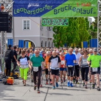 Mehr als 100 Nordic Walker gingen auf die 5km Strecke (C) GREGOR NESVADBA