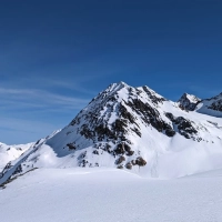 Skitour Schuchtkogel 10: Blick zum Linken Fernerkogel. Ein beliebter Skitourenberg zwischen den Skigebieten Pitztaler Gletscher und Sölden.