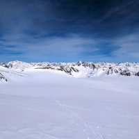 Skitour Schuchtkogel 22: Blick zurück. Die einfachste Variante wäre es, sich immer am großen Gletscher zu halten und nicht rechts über den Rechten Fernerkogel aufzusteigen.