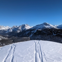 Skitour Tagweidkopf 19: In der Abfaht gibt es viele Varianten. Wer etwas weiter rechts neben der Fernpassrinne abfährt, erspart sich einen Zwischenanstieg.