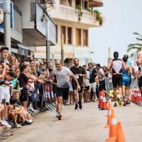 Ein Teilnehmer bei der TriTour Tossa de Mar