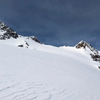 Skitour Schuchtkogel 21: Kurze Zeit später ist der Schlusshang zum rechts sichbaren Gipfel erreicht.