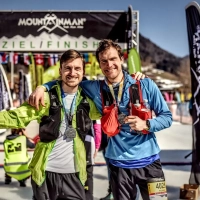 MOUNTAINMAN Wintertrail Reit im Winkl: Glückliche Teilnehmer im Ziel.