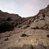 Penyal des Migdia 04: Der Aufstieg zum Grat ist teilweise sogar ziemlich brüchig. Ich hatte einmal ungewollt einen riesigen Felsbrocken weggerissen.