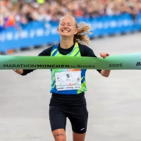 München Marathon 2025: Marathon-Siegerin Nina Voelckle