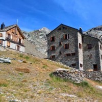 Die begeherte Weissmieshütte im Sommer. Foto Weissmieshütte, Foto von Carla und Roberto Arnold
