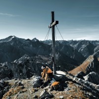 Gabelspitze 23: Gipfelfoto Maldongrat mit Imster Muttekopf im Hintergrund.