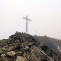Similaun Hochtour 27: Einsames Gipfelkreuz.
